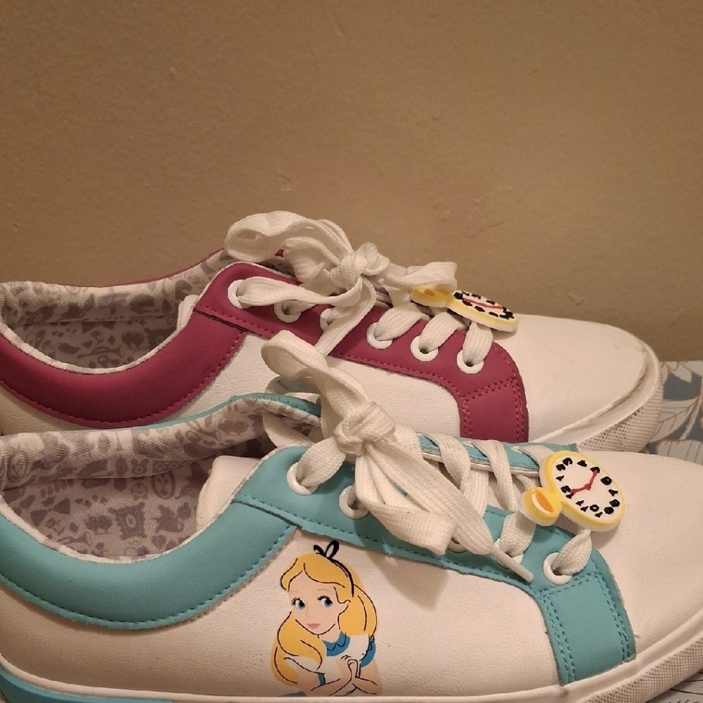 Colorful Lace-Up Shoes - Picture 2 of 8